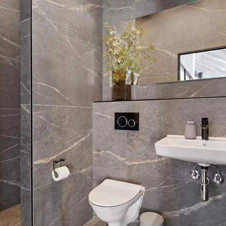 5 Star In Henne Beach, Cleaning Included Hébergement de vacances *