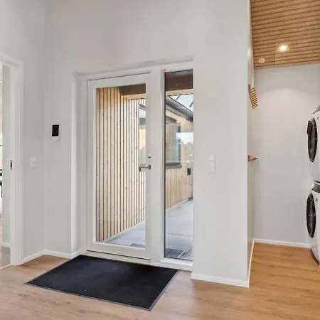 5 Star In Henne Beach, Cleaning Included Hébergement de vacances Henne Strand
